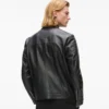 Giacca in pelle con collo alto Giacca in pelle con collo alto