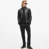 Giacca in pelle con collo alto Giacca in pelle con collo alto