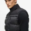 Gilet imbottito con cappuccio Gilet imbottito con cappuccio