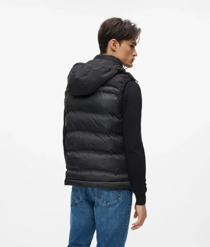 Gilet imbottito con cappuccio Gilet imbottito con cappuccio