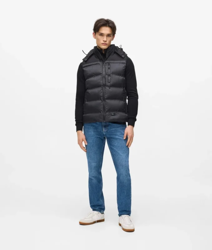 Gilet imbottito con cappuccio Gilet imbottito con cappuccio