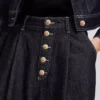 JEANS A GAMBA LARGA CON CHIUSURA CON BOTTONI JEANS A GAMBA LARGA CON CHIUSURA CON BOTTONI