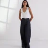 JEANS A GAMBA LARGA CON CUCITURE A CONTRASTO JEANS A GAMBA LARGA CON CUCITURE A CONTRASTO