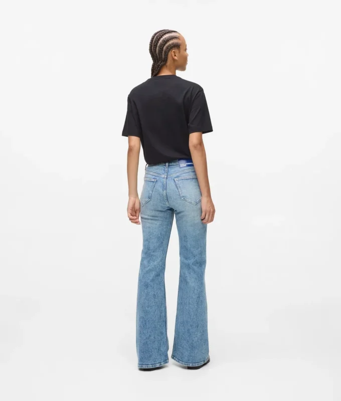 Jeans a vita alta svasati Jeans a vita alta svasati