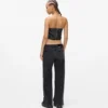 Jeans a vita bassa e gamba larga Jeans a vita bassa e gamba larga
