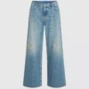 Jeans a vita bassa e gamba larga