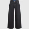 Jeans a vita bassa e gamba larga Jeans a vita bassa e gamba larga