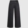 Jeans a vita bassa e gamba larga Jeans a vita bassa e gamba larga