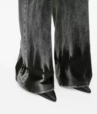 Jeans a vita bassa e gamba larga sbiancati