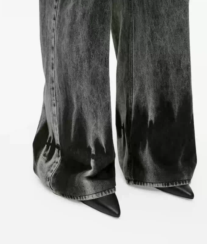 Jeans a vita bassa e gamba larga sbiancati Jeans a vita bassa e gamba larga sbiancati