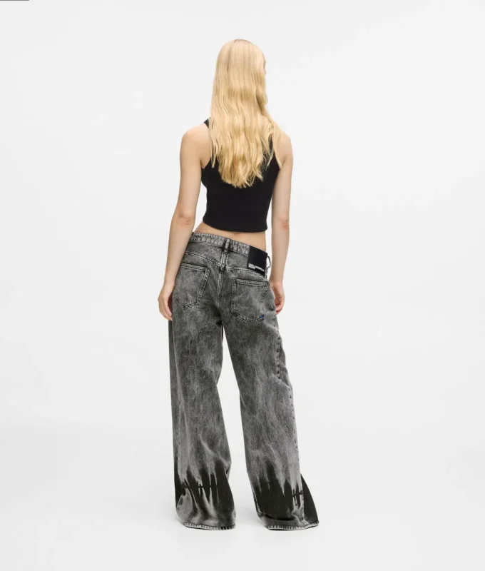 Jeans a vita bassa e gamba larga sbiancati Jeans a vita bassa e gamba larga sbiancati