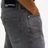 Jeans affusolati con lavaggio vintage Jeans affusolati con lavaggio vintage