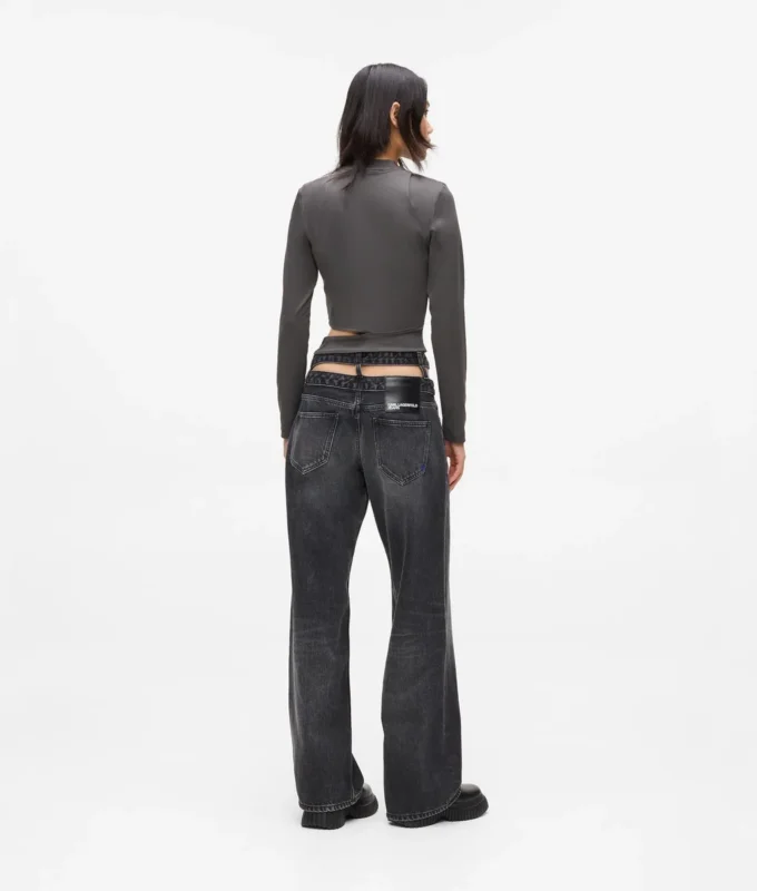 Jeans comodi con taglio svasato Jeans comodi con taglio svasato