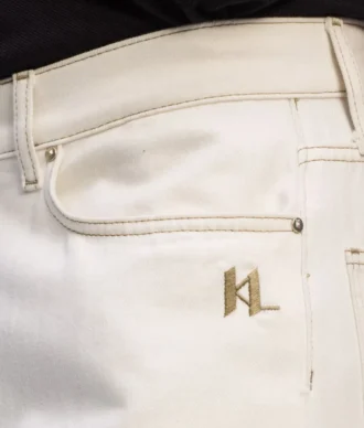 JEANS CON CUCITURE A CONTRASTO