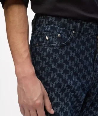 Jeans con monogramma su tutta la superficie