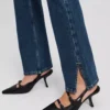 JEANS DIRITTI A VITA ALTA CON ORLO SPACCATO JEANS DIRITTI A VITA ALTA CON ORLO SPACCATO