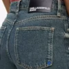 Jeans mom