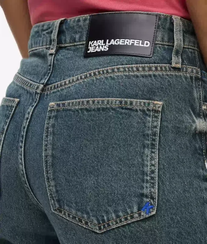 Jeans mom