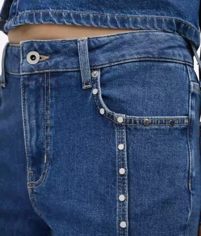 Jeans mom con borchie
