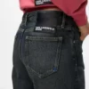 Jeans rilassati a vita media
