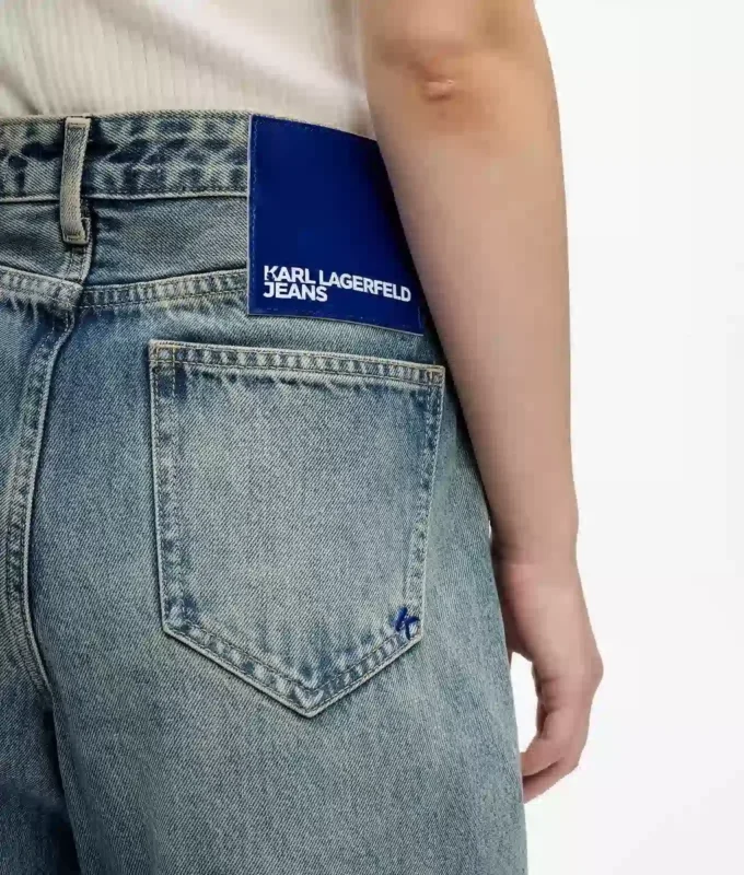Jeans rilassati a vita media