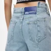 Jeans rilassati a vita media con cuciture Jeans rilassati a vita media con cuciture
