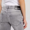 JEANS SLIM A VITA MEDIA CON ORLO SPACCATO JEANS SLIM A VITA MEDIA CON ORLO SPACCATO