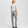 JEANS SLIM A VITA MEDIA CON ORLO SPACCATO JEANS SLIM A VITA MEDIA CON ORLO SPACCATO