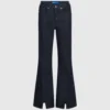Jeans svasati con orlo asimmetrico Jeans svasati con orlo asimmetrico