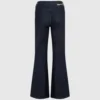 Jeans svasati con orlo asimmetrico Jeans svasati con orlo asimmetrico