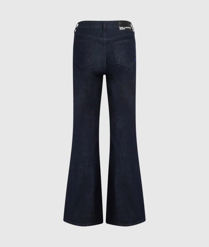 Jeans svasati con orlo asimmetrico Jeans svasati con orlo asimmetrico