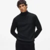 Maglione a collo alto con spilla Monogram Maglione a collo alto con spilla Monogram