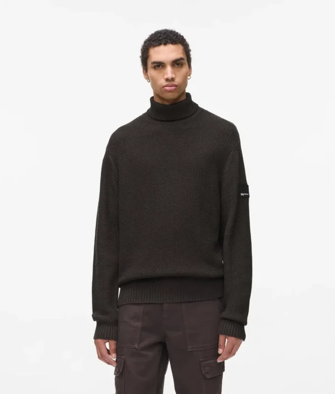 Maglione a collo alto dalla vestibilità morbida Maglione a collo alto dalla vestibilità morbida