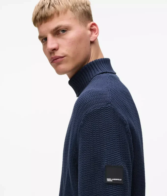 Maglione a collo alto dalla vestibilità morbida Maglione a collo alto dalla vestibilità morbida