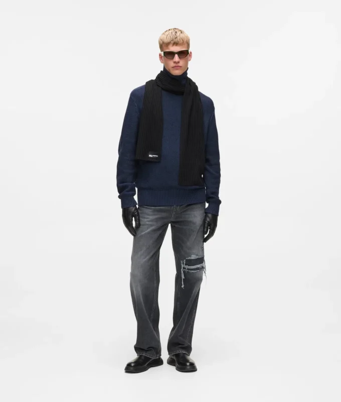 Maglione a collo alto dalla vestibilità morbida Maglione a collo alto dalla vestibilità morbida