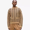 Maglione con collo alto e lavorazione a trecce