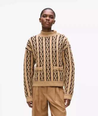 Maglione con collo alto e lavorazione a trecce