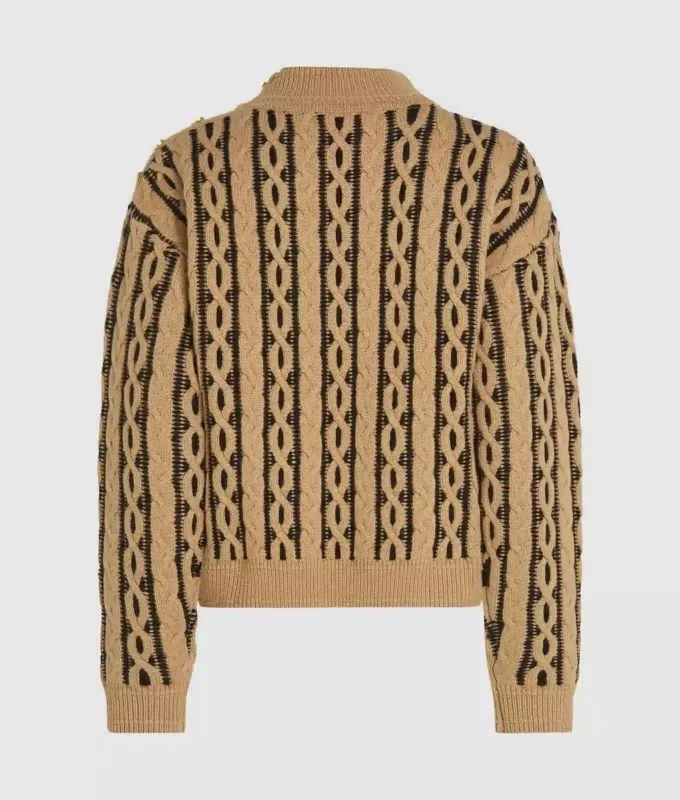Maglione con collo alto e lavorazione a trecce