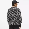 Maglione con monogramma all-over