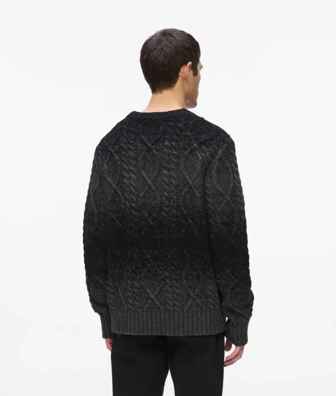 Maglione lavorato a trecce