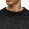 Maglione lavorato a trecce