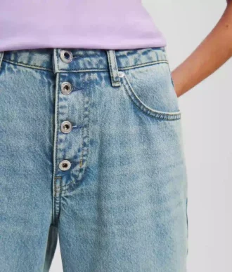 MOM JEANS MOM JEANS