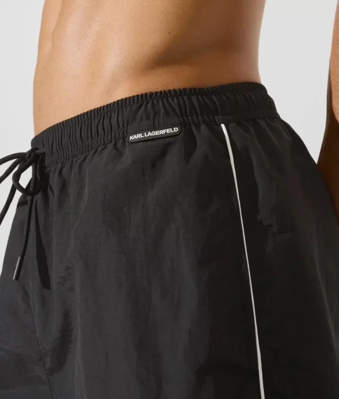 Pantaloncini da surf con bordino a contrasto Pantaloncini da surf con bordino a contrasto