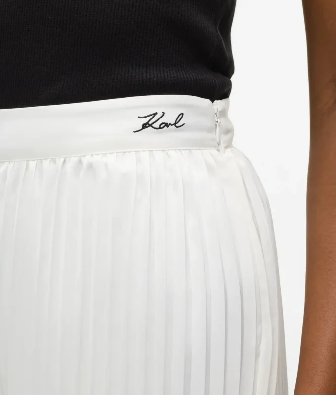 Pantaloni a pieghe a gamba larga Pantaloni a pieghe a gamba larga