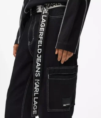 Pantaloni cargo con cuciture a contrasto