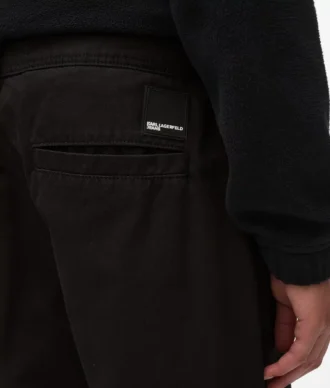 Pantaloni chino dal taglio morbido