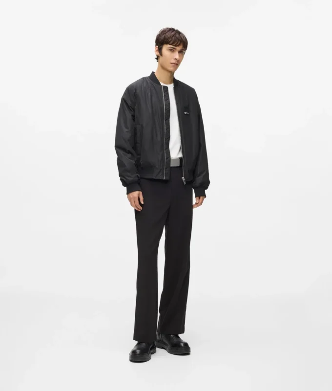 Pantaloni con bordino tono su tono