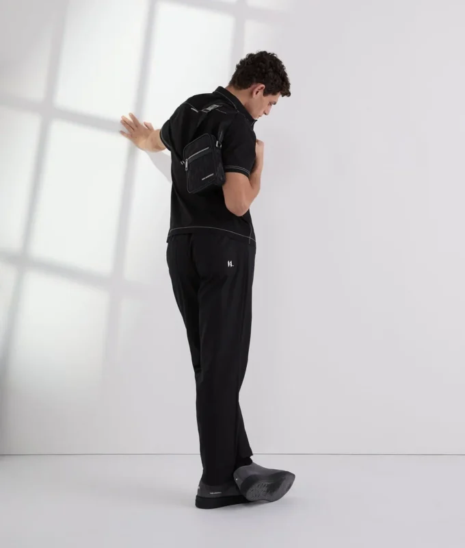 PANTALONI CON CUCITURE A CONTRASTO