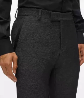 Pantaloni con dettagli in raso