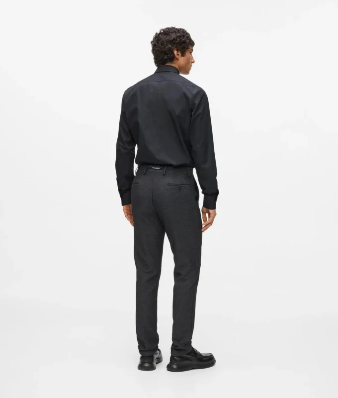 Pantaloni con dettagli in raso